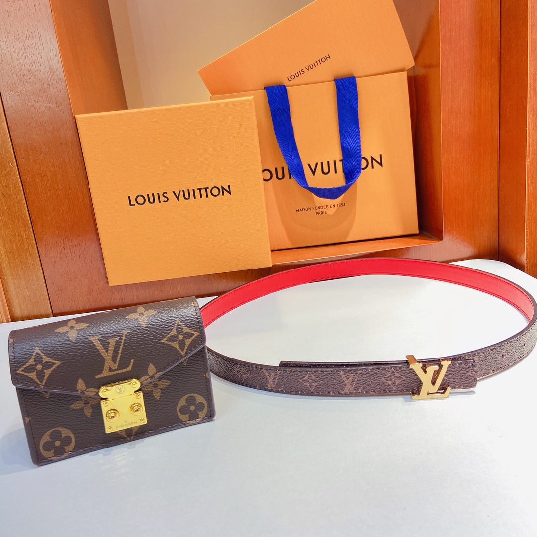 LV腰包系列腰带采用双面原版皮料搭配