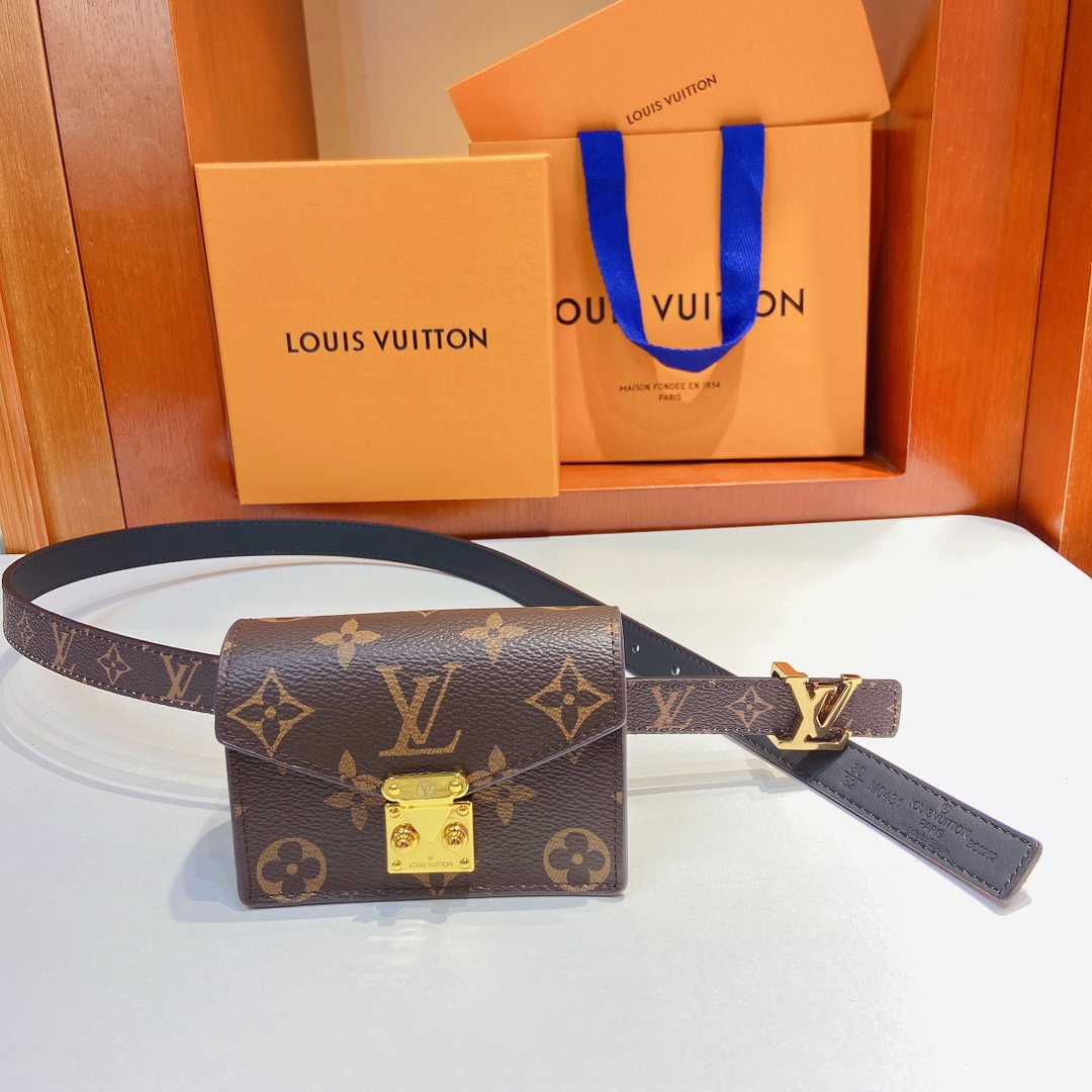 LV腰包系列腰带采用双面原版皮料搭配
