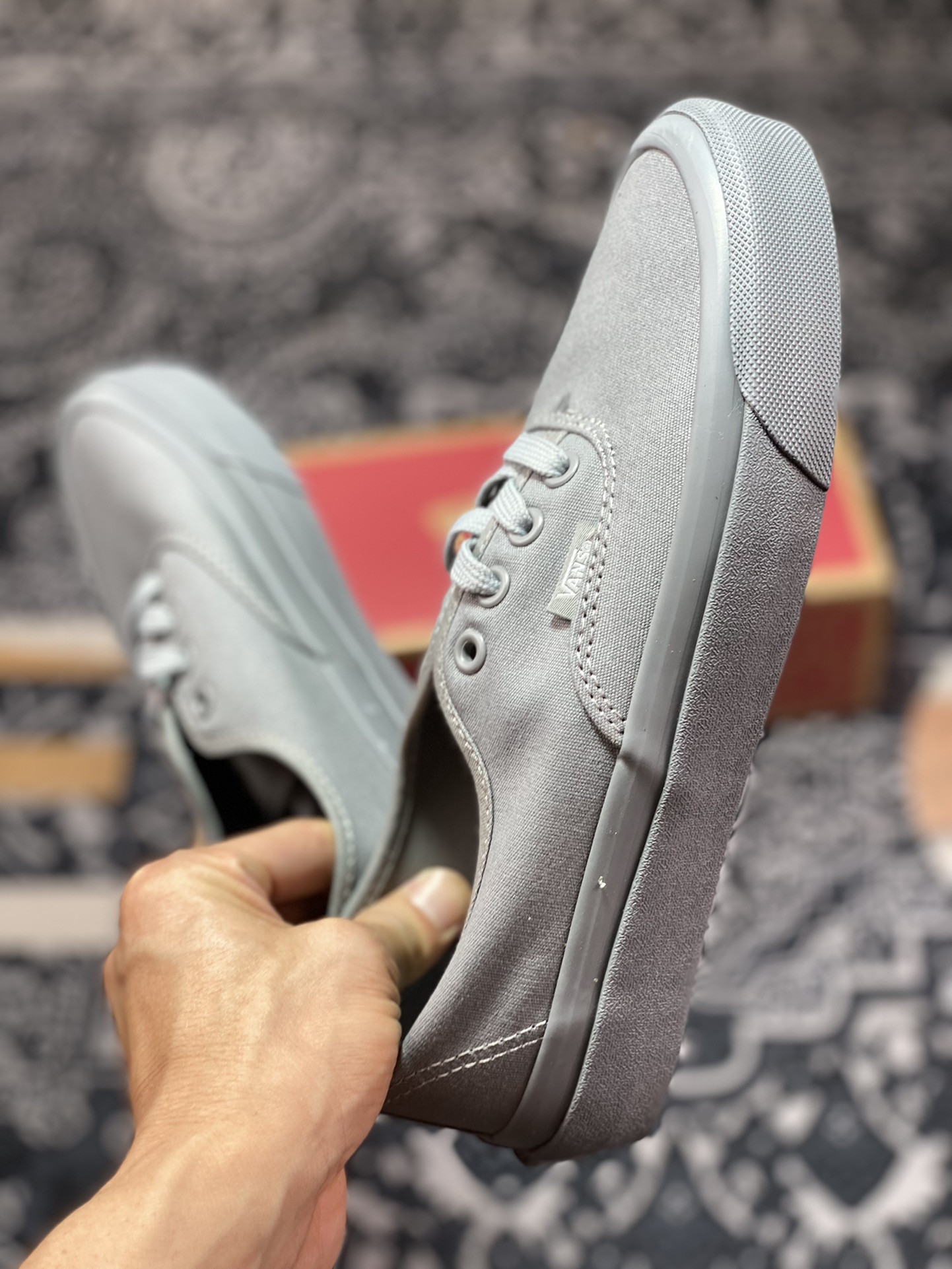 The simple and versatile style is highly recommended. The Vans