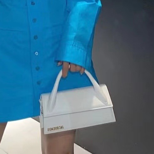Jacquemus Product _d-dqfNHJONP1RjXqtI5NMvMkRbPtgekoiEUSCwQ
