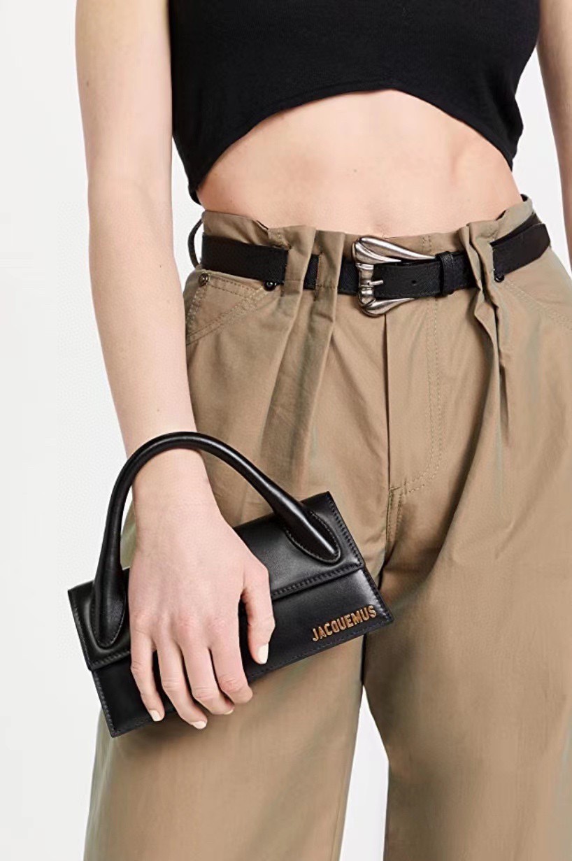 Jacquemus Product _daIqfCfQOT32I-Ao-sM3itYUyH8Dn20d8Q5Sq6A