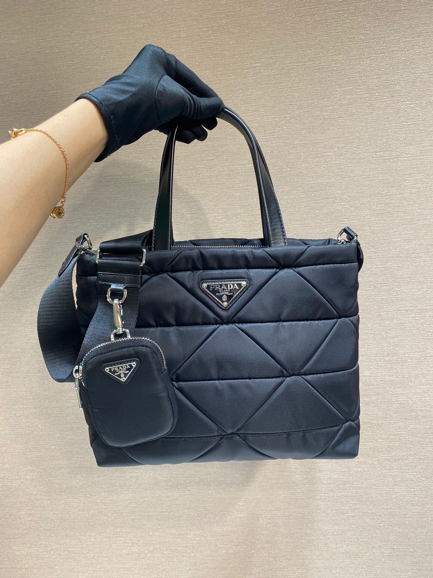 Prada Luxury Designer Handbag Shoulder Bag in fine calfskin