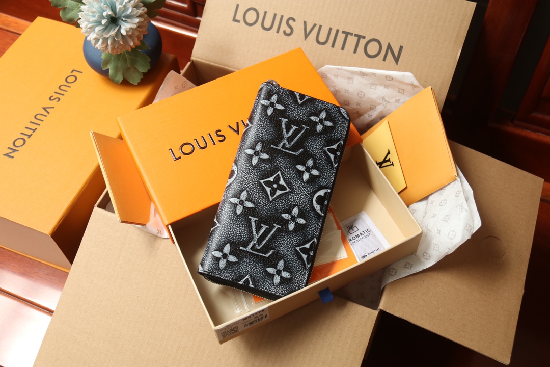 Louis Vuitton Zippy Verticale Portemonnee in Taurillon Leer met Monogram