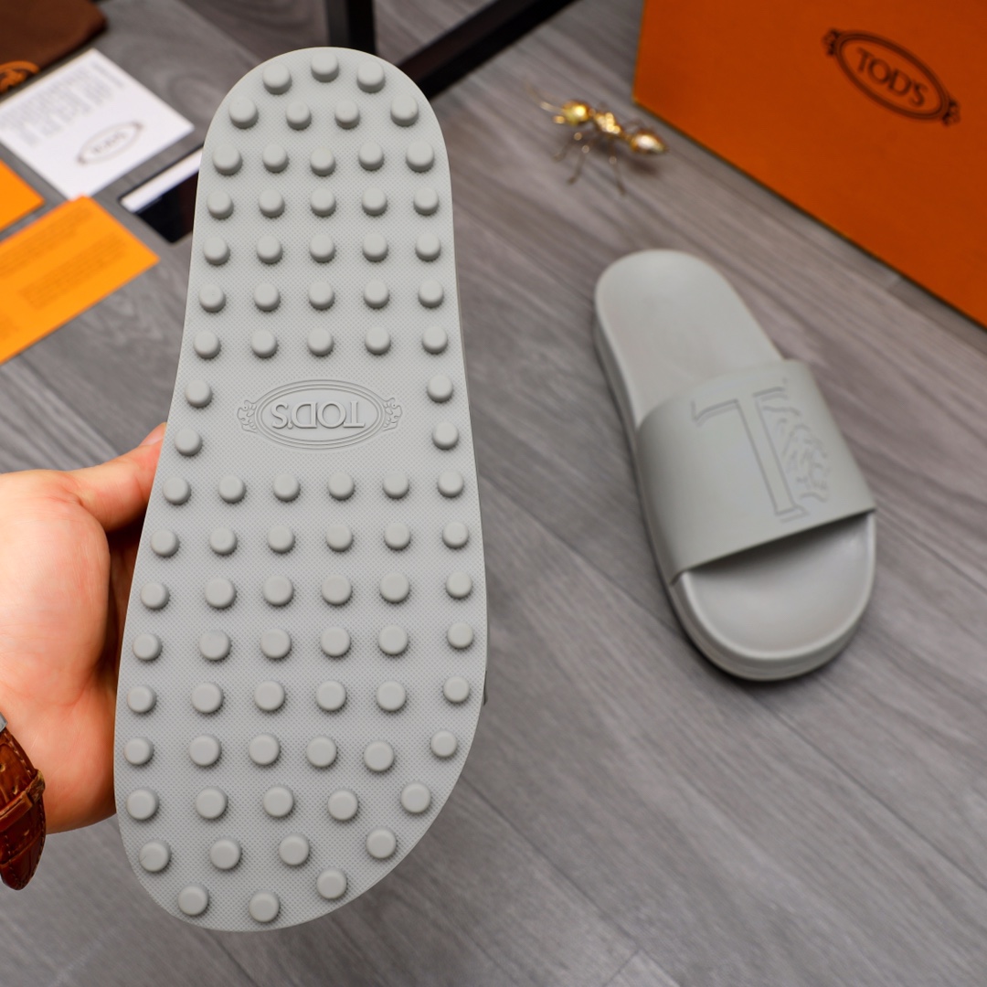 P150Marca: zapatillas TOD'S "TOD'S" Talla: 38-44Materiales: materiales originales seleccionados Suel