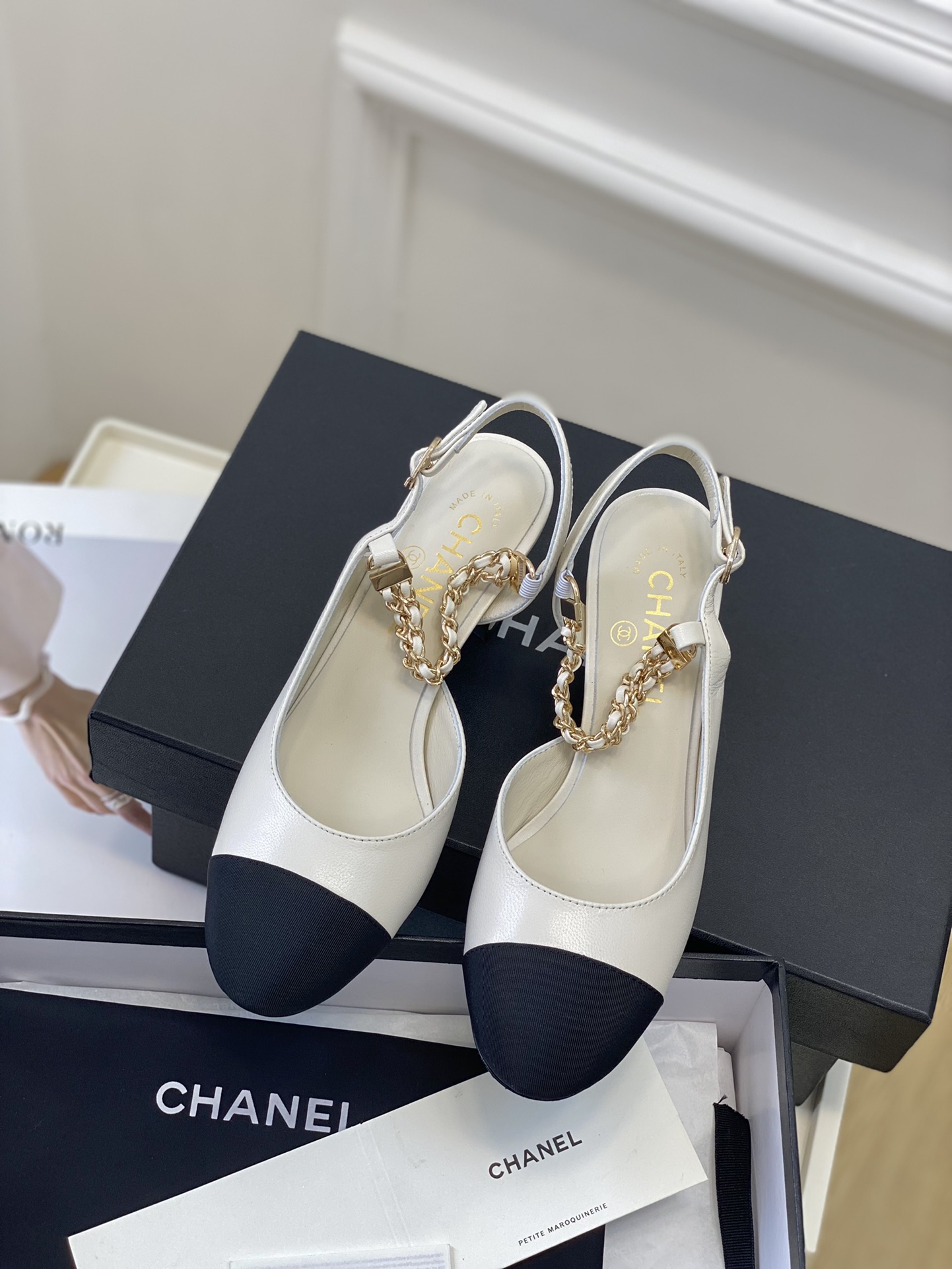 Chanel经典链条扣带玛丽珍单鞋！