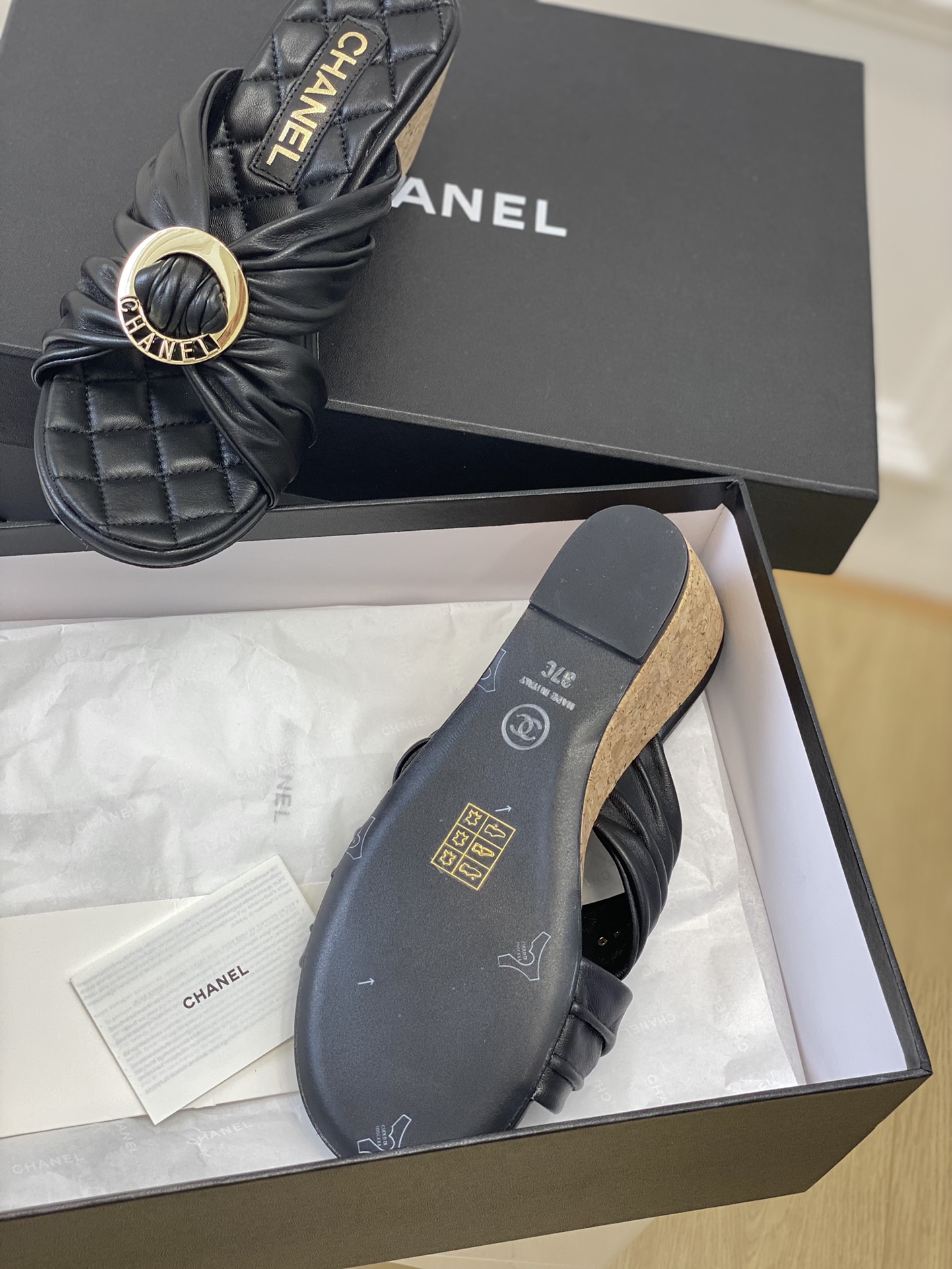 Chanel23c新品圆扣凉鞋！拖鞋