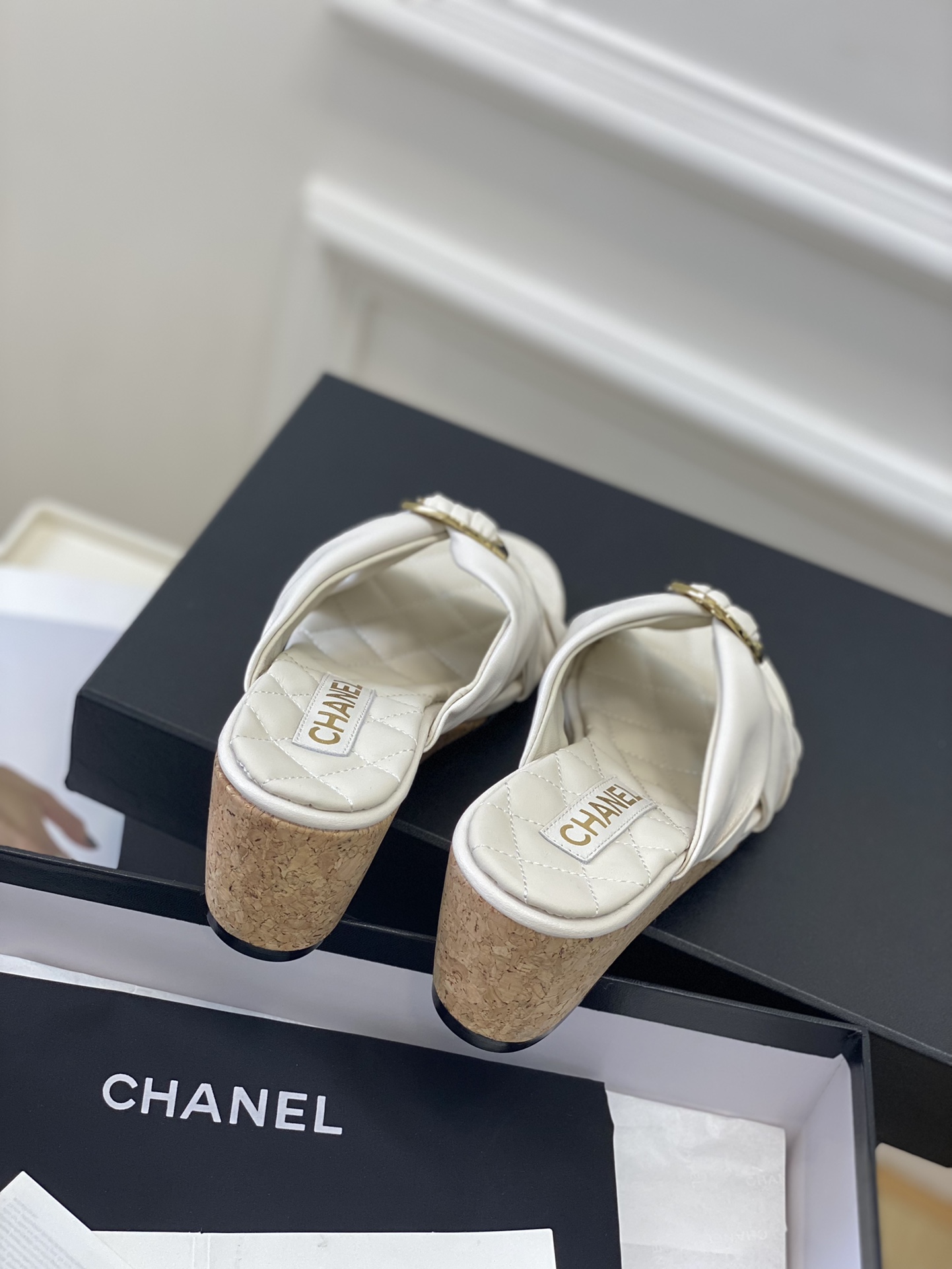 Chanel23c新品圆扣凉鞋！拖鞋