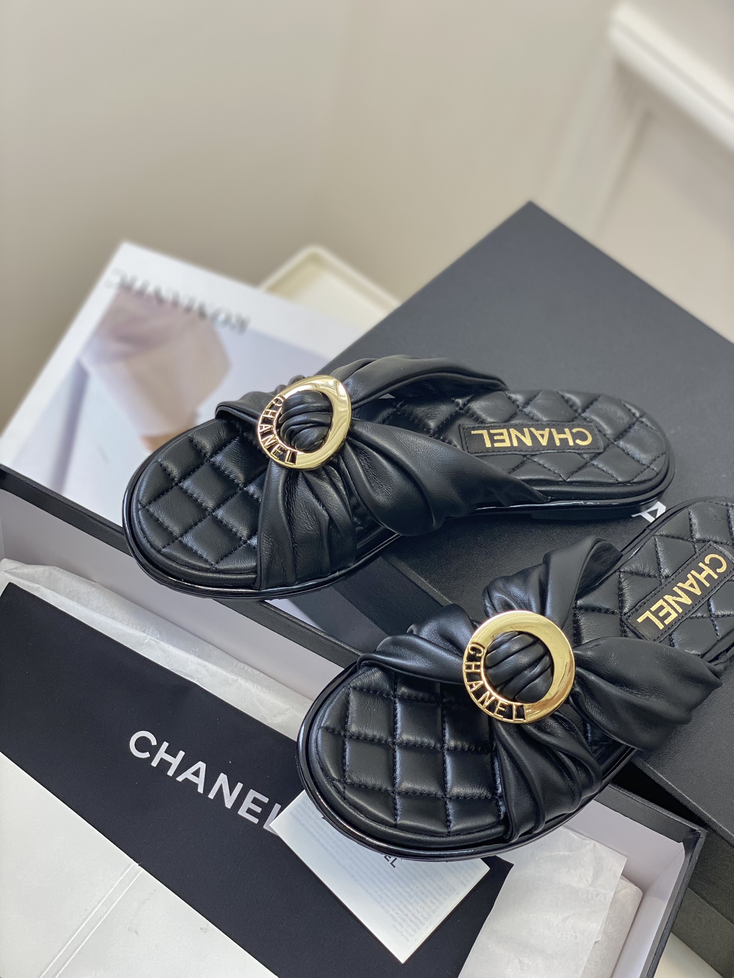 Chanel23c新品圆扣凉鞋！拖鞋