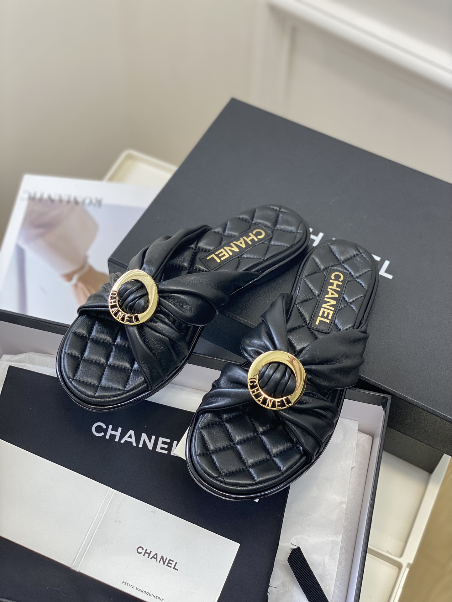 Chanel23c新品圆扣凉鞋！拖鞋