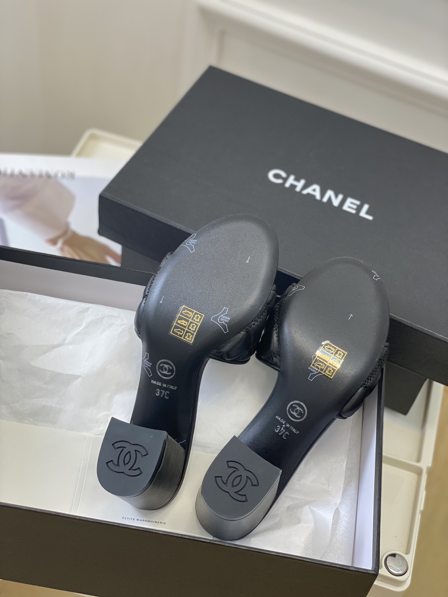 Chanel23c春夏新品菱格拖鞋！