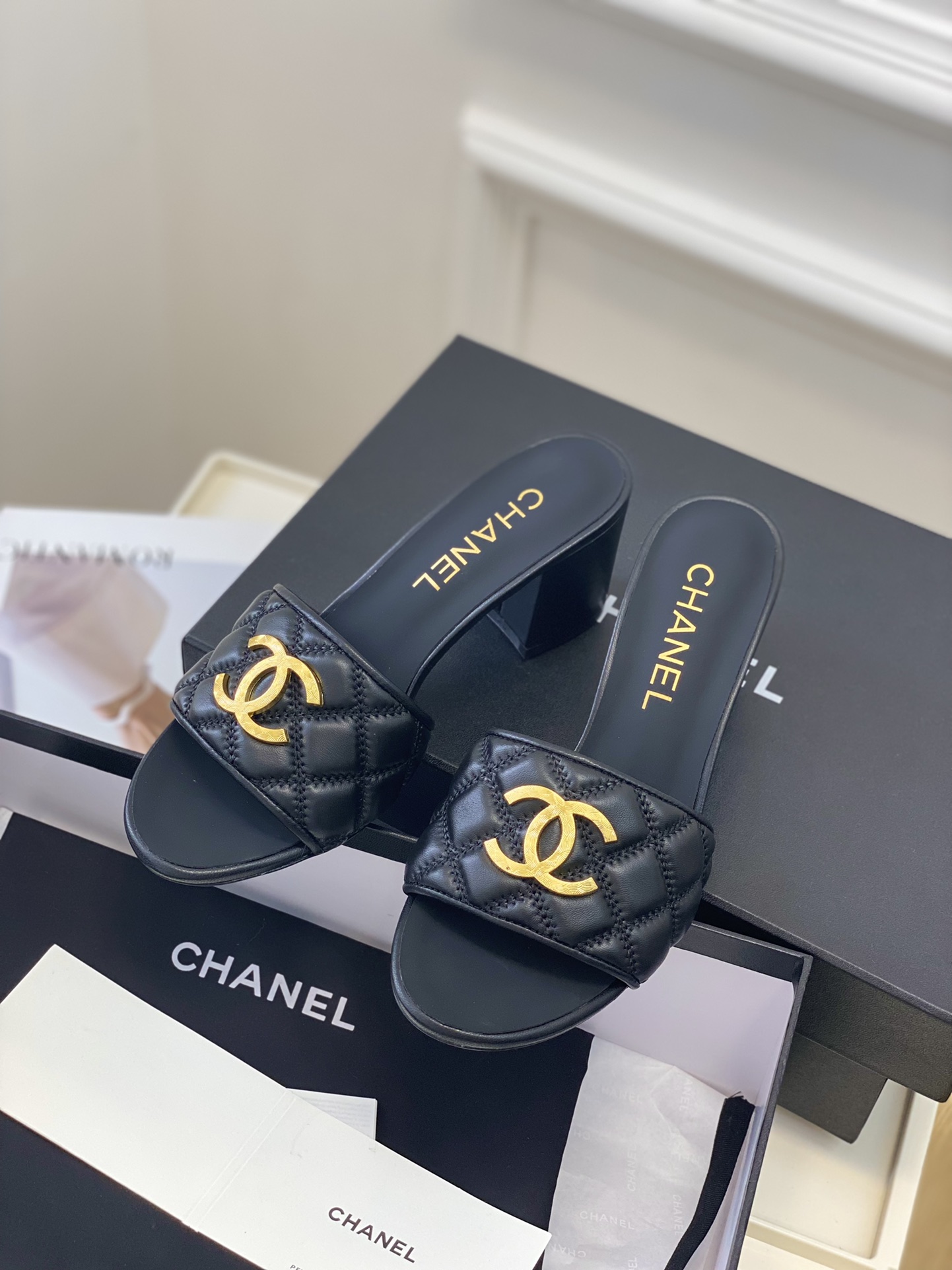 Chanel23c春夏新品菱格拖鞋！