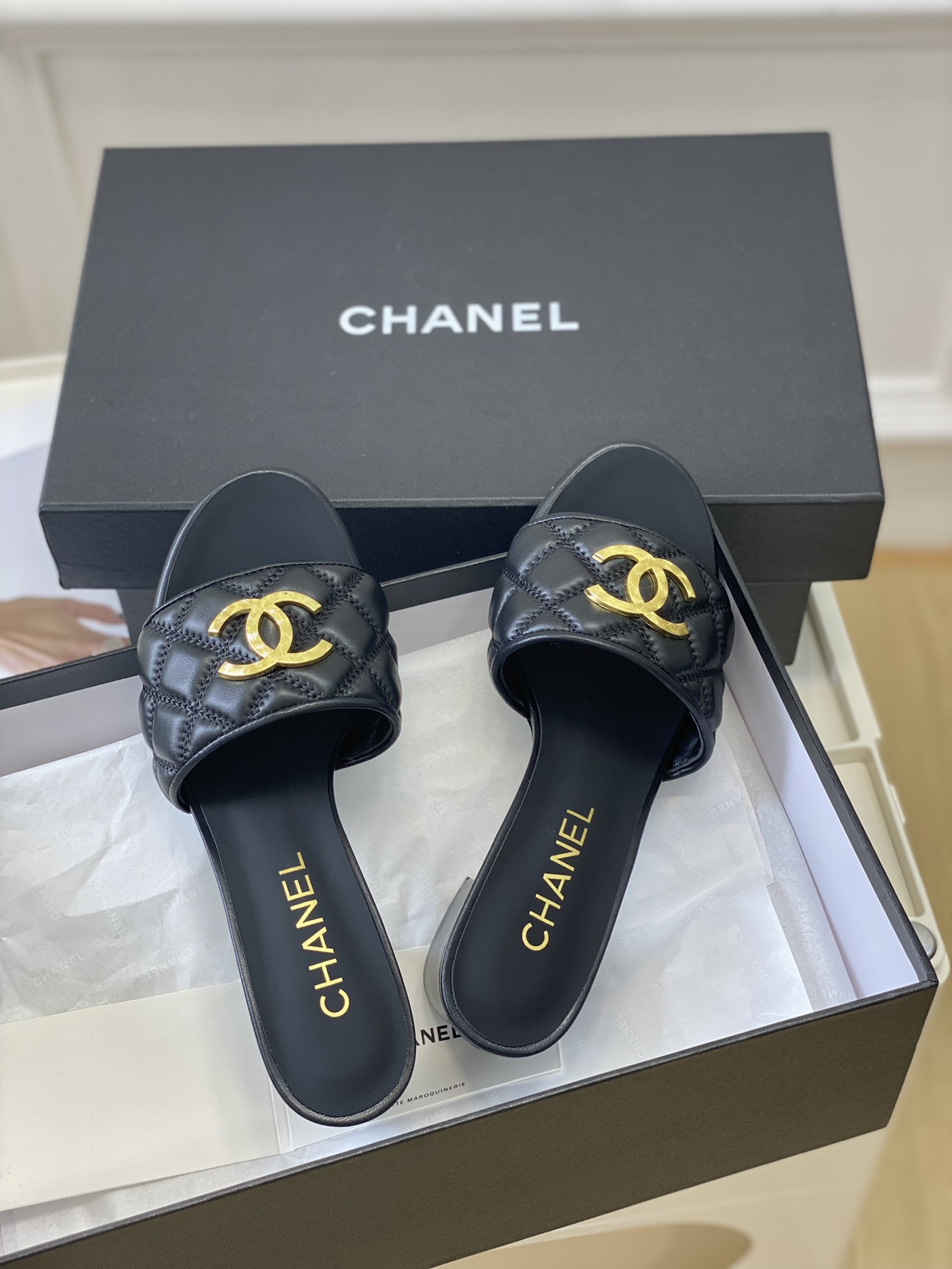 Chanel23c春夏新品菱格拖鞋！