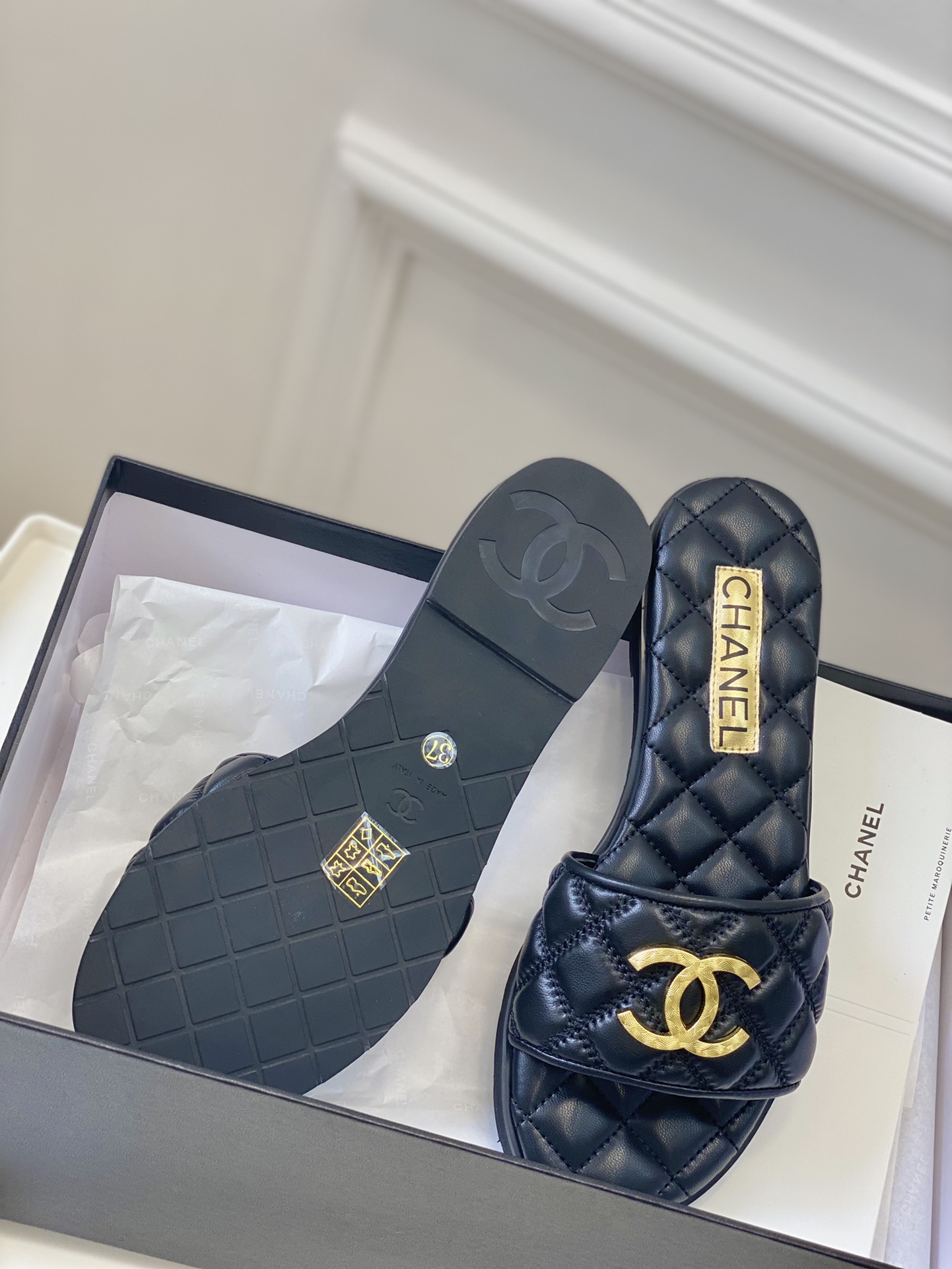 Chanel23c春夏新品菱格拖鞋！