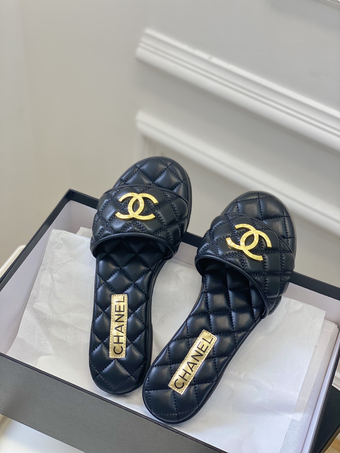 Chanel23c春夏新品菱格拖鞋！