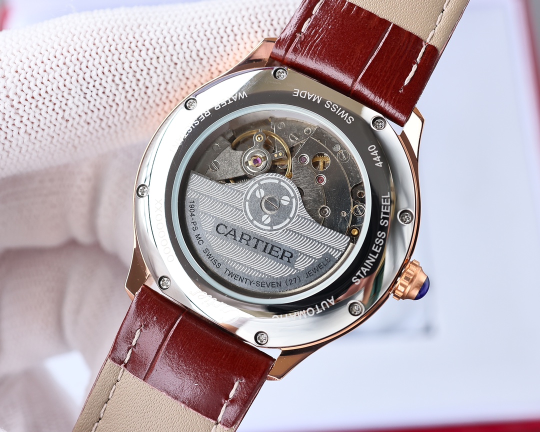 Cartier カルティエ メンズ腕時計 高級感溢れるデザイン