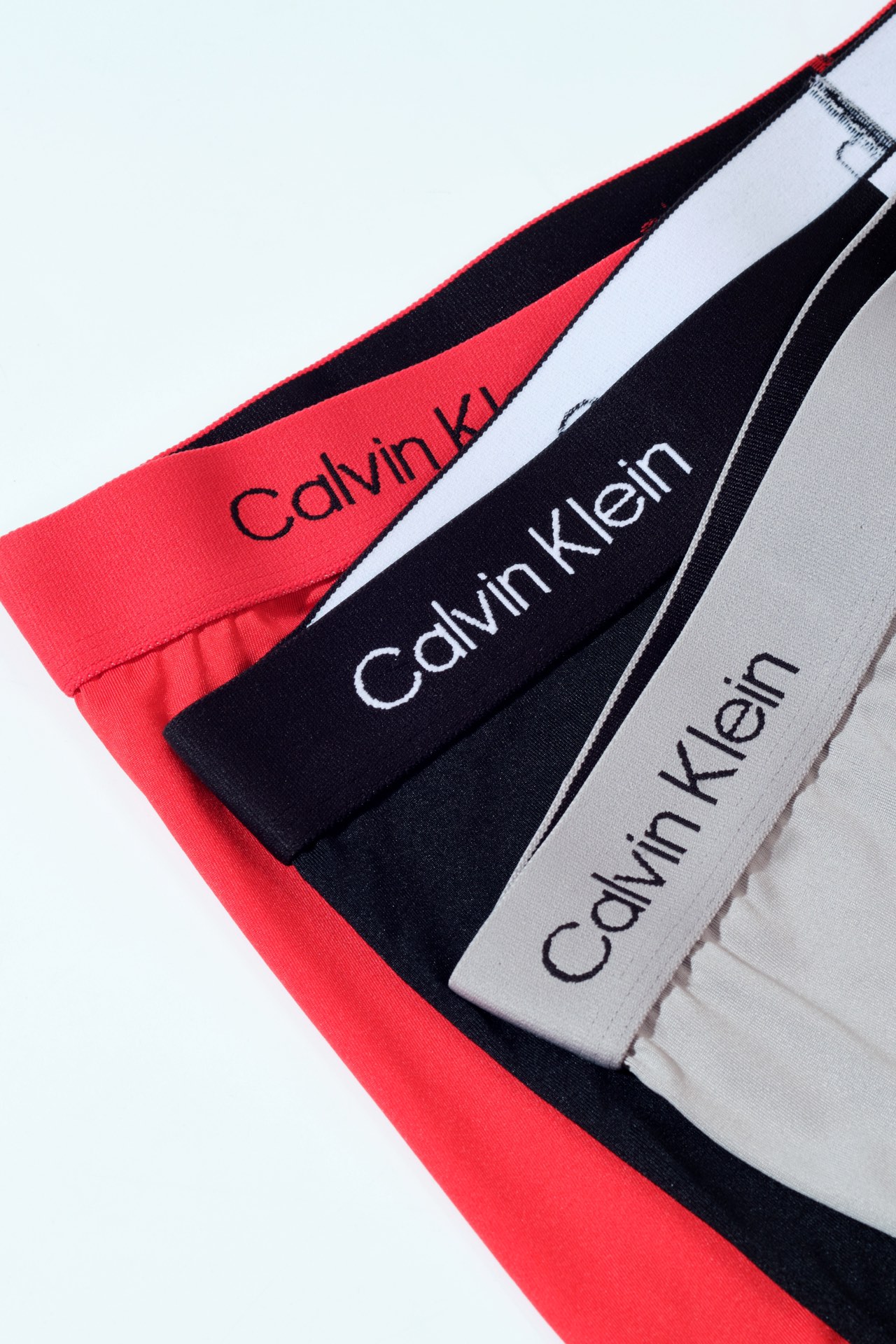 官网一组三条600+ 高质量的原品，奢品制作工艺。女生买来送老公、送父亲再好不过了。内裤作为「私密部位」