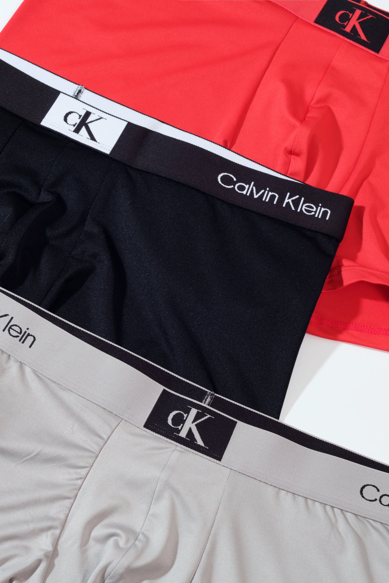 官网一组三条600+ 高质量的原品，奢品制作工艺。女生买来送老公、送父亲再好不过了。内裤作为「私密部位」