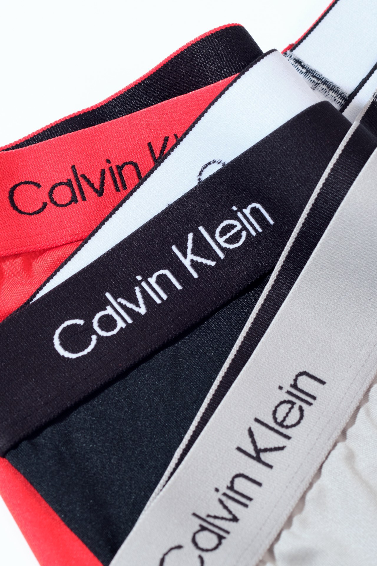 官网一组三条600+ 高质量的原品，奢品制作工艺。女生买来送老公、送父亲再好不过了。内裤作为「私密部位」