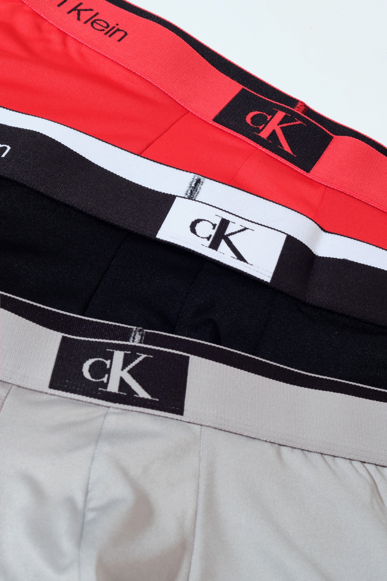 官网一组三条600+ 高质量的原品，奢品制作工艺。女生买来送老公、送父亲再好不过了。内裤作为「私密部位」