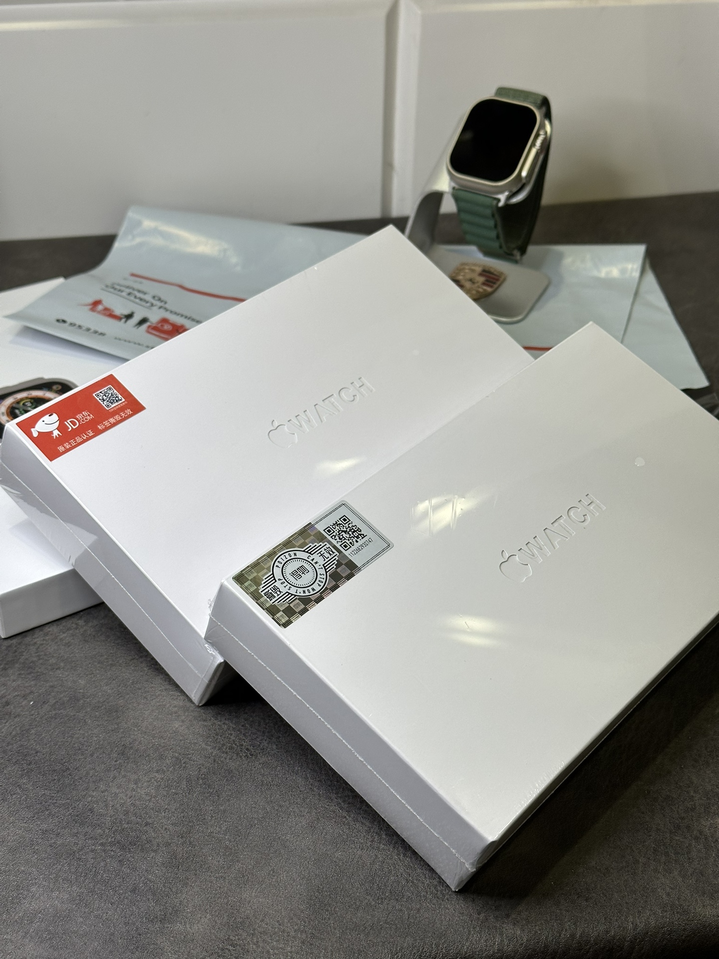 苹果Apple Watch Ultra 手表 两种版本供应不同需求‼️
京东版批💰200 带开机logo
(不能看小说 不能连耳机 流畅度一般)
ln毒版批💰240 不带开机logo 可玩性非常高
(可看小说 可连接耳机离线听歌 功能非常多)
喜欢装逼的 京东版本绝对够用
追求操作细节功能的 推荐毒版 可玩性接近正品