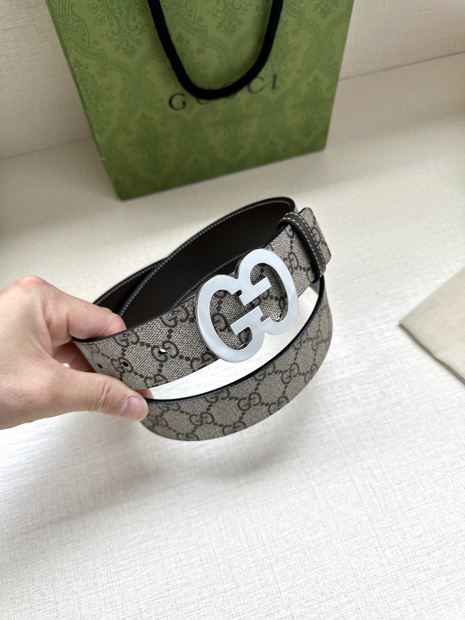 宽度4.0GUCCI历史细节和现代元