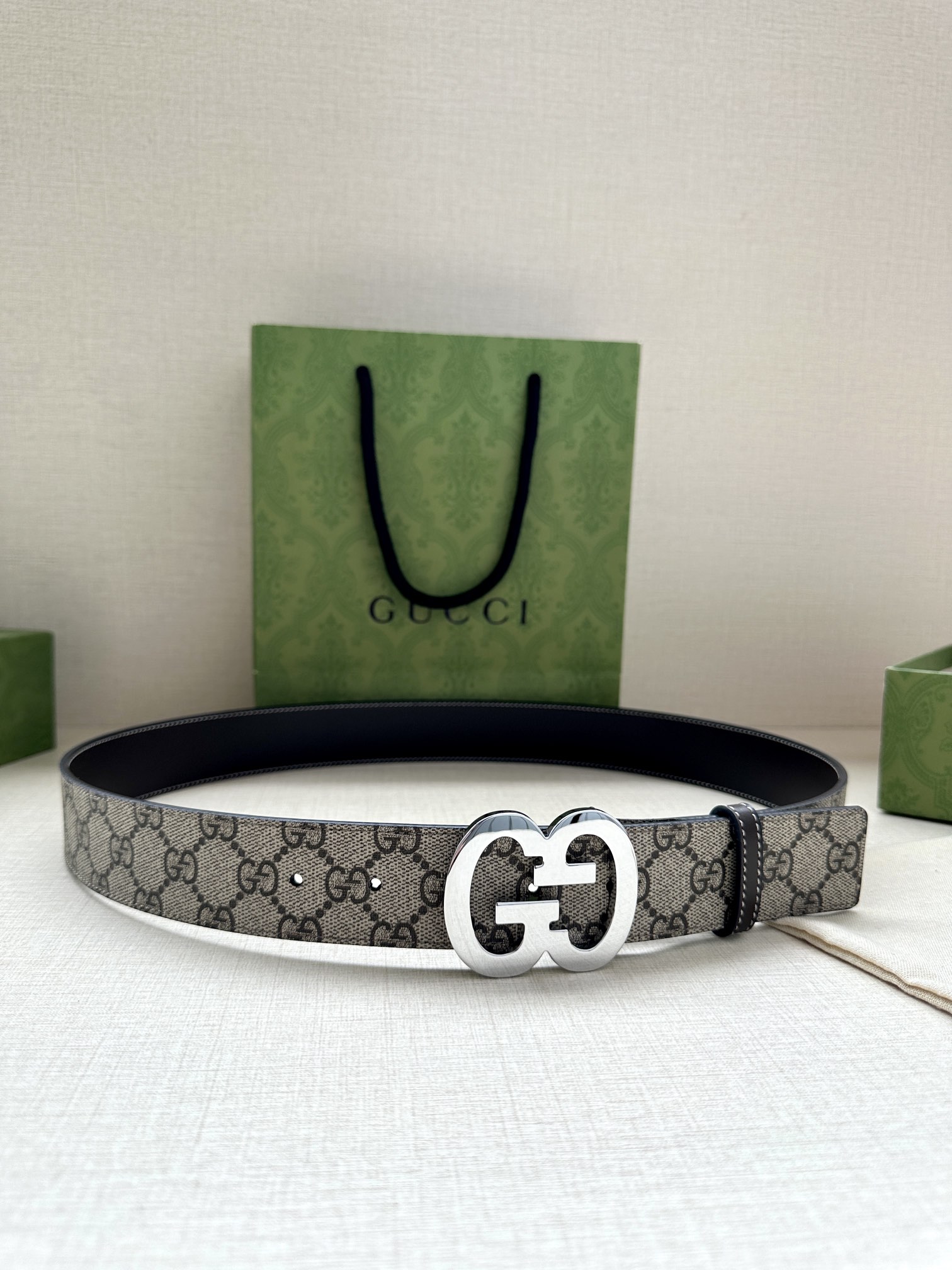 宽度4.0GUCCI历史细节和现代元