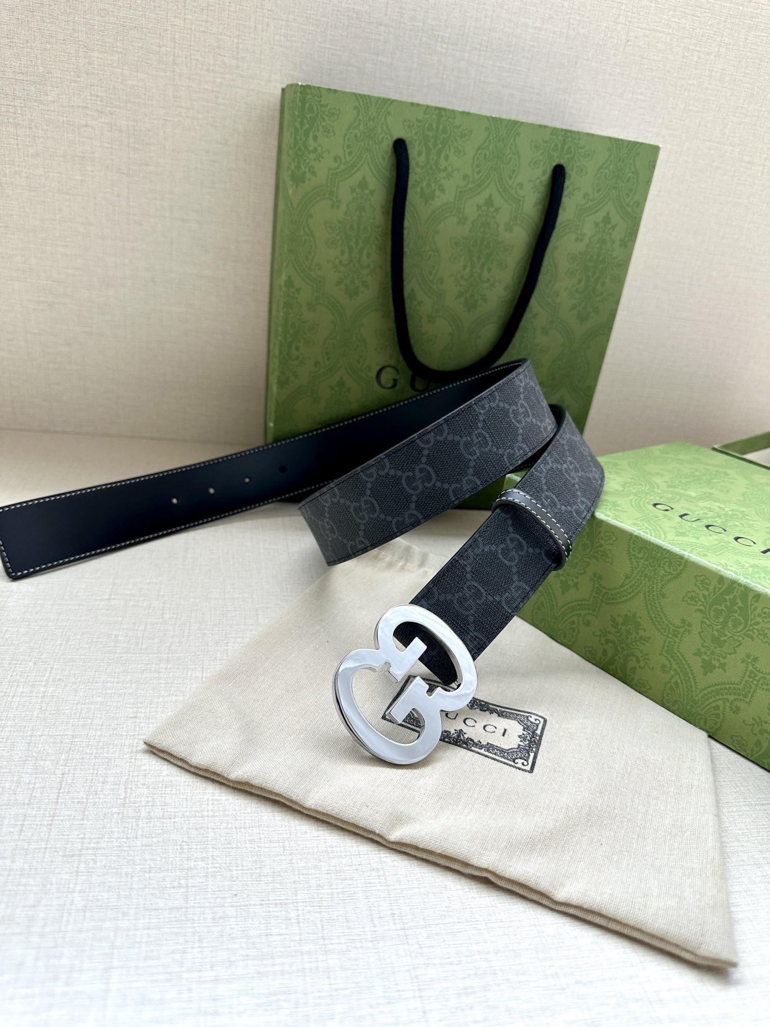 宽度4.0GUCCI历史细节和现代元