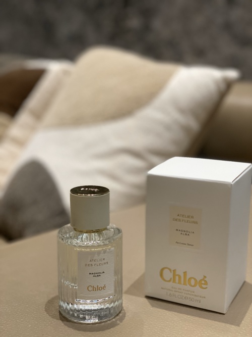 Chloé Atelier des Fleurs Magnolia Alba Eau de Parfum - 50ml 1 Chloé Atelier des Fleurs Magnolia Alba Eau de Parfum - 50ml
