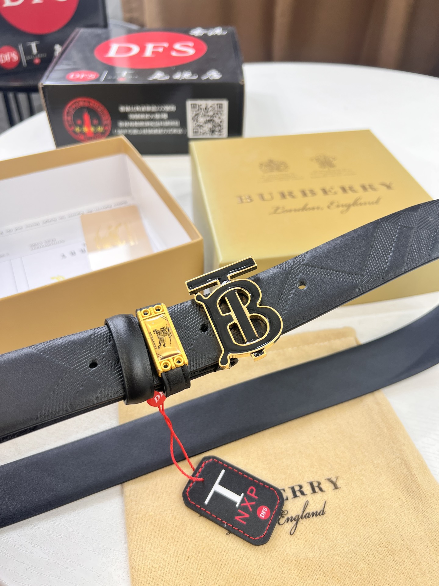 顶级原厂腰带香港免税T礼盒 (NXP吊牌感应可识别官网 正版防伪芯片) 新款B字 穿精钢打造 大厂精电镀五金 巴宝莉皮带-Top High Quatity Cheap Sneakers Fashion Clothing Clothes Bags handbags Shoes of all Brand wholesale With The best Quality And Beautiful Price from China Factory Chinese suppliers wholesaler seller 顶级原厂腰带香港免税T礼盒 (NXP吊牌感应可识别官网 正版防伪芯片) 新款B字 穿精钢打造 大厂精电镀五金 巴宝莉皮带