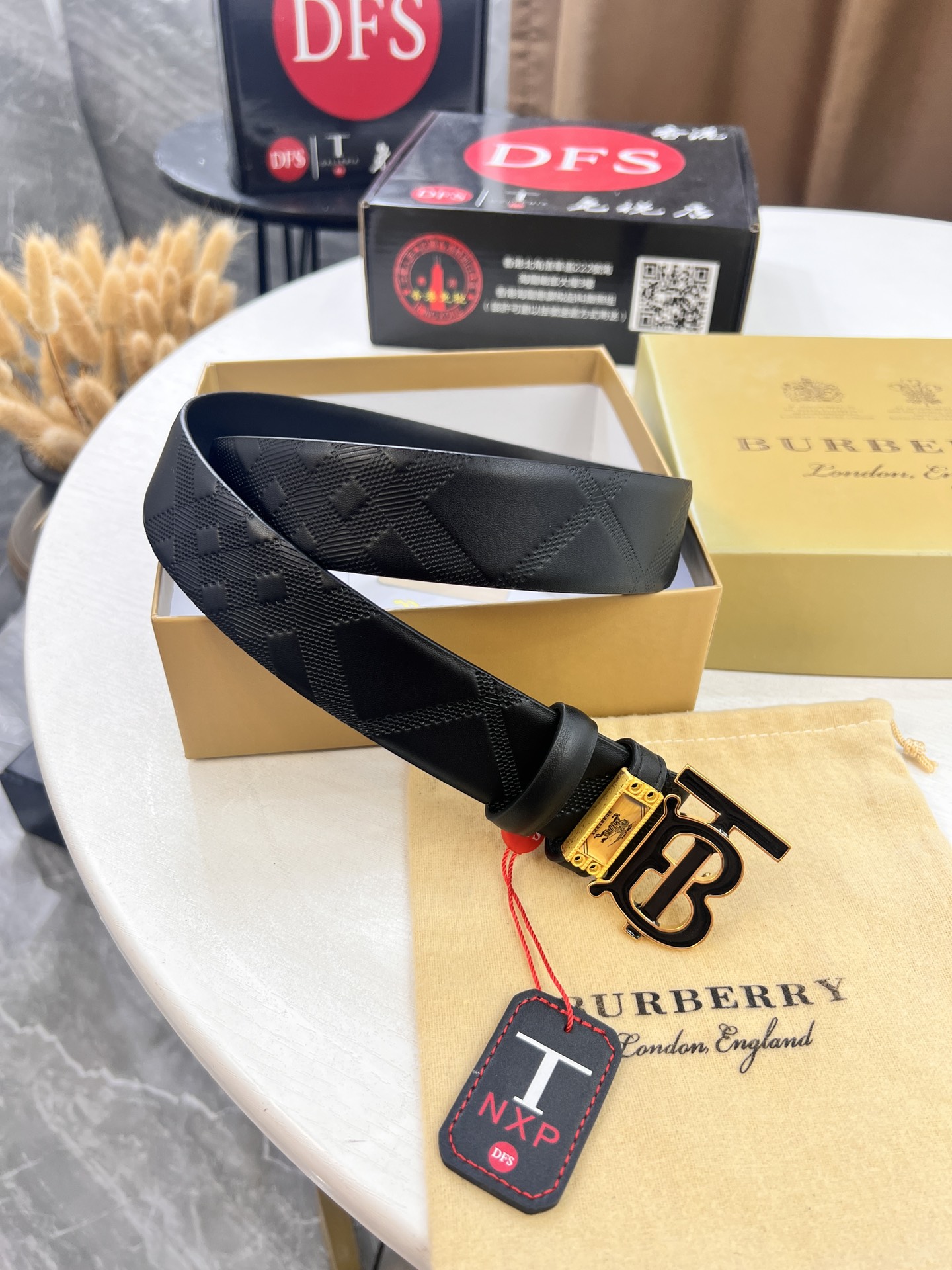 顶级原厂腰带香港免税T礼盒 (NXP吊牌感应可识别官网 正版防伪芯片) 新款B字 穿精钢打造 大厂精电镀五金 巴宝莉皮带-Top High Quatity Cheap Sneakers Fashion Clothing Clothes Bags handbags Shoes of all Brand wholesale With The best Quality And Beautiful Price from China Factory Chinese suppliers wholesaler seller 顶级原厂腰带香港免税T礼盒 (NXP吊牌感应可识别官网 正版防伪芯片) 新款B字 穿精钢打造 大厂精电镀五金 巴宝莉皮带