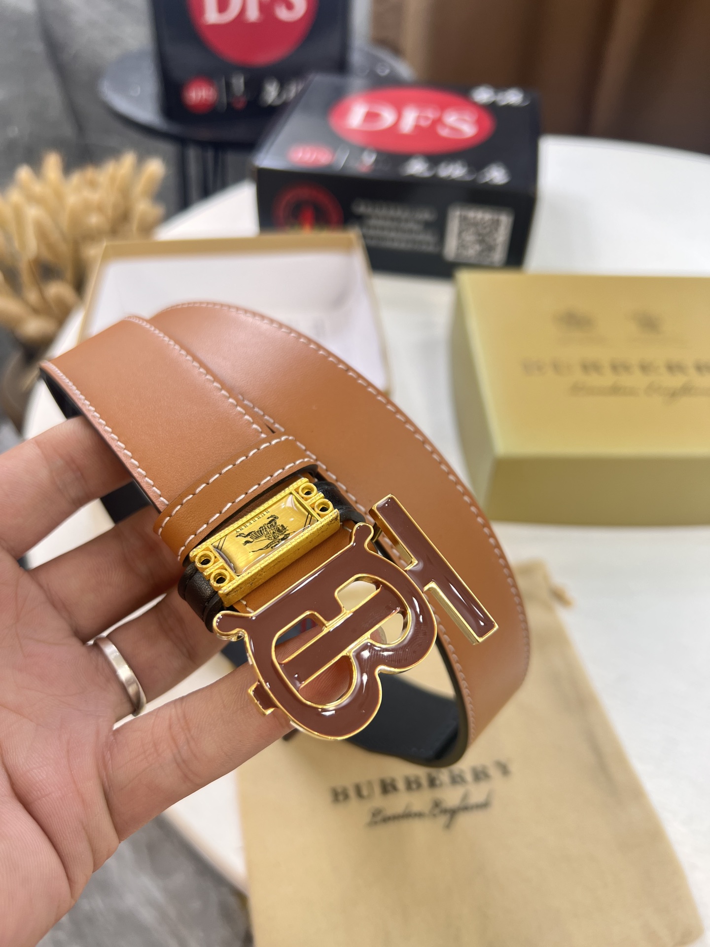 新款B字 穿精钢打造 大厂精电镀五金 巴宝莉皮带