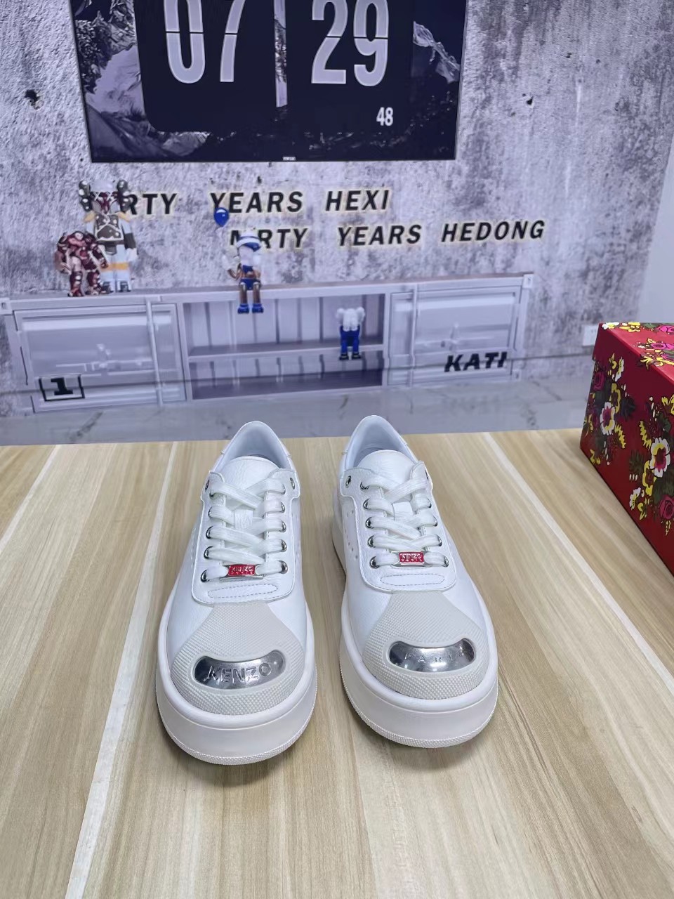 “Kenzo Footwear Collection: Stylish, Youthful, Creative, Imported Green Oxen Material” - 图片 3