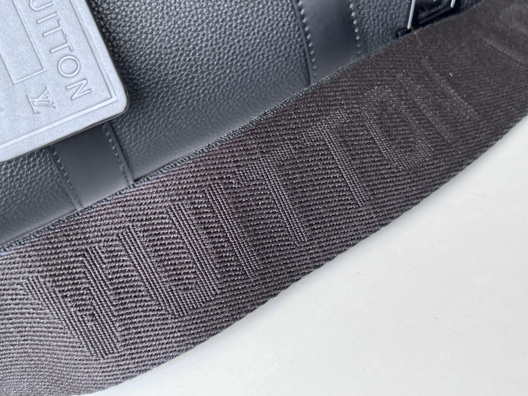 NO:200930,M57081 counter brand new Aerogram single shoulder chest bag more details...,LV [top original list],louis vuitton19860909M57081专柜全新 Aerogram 单肩胸包更多细节……,LV【顶级原单】,louis vuitton,Bag