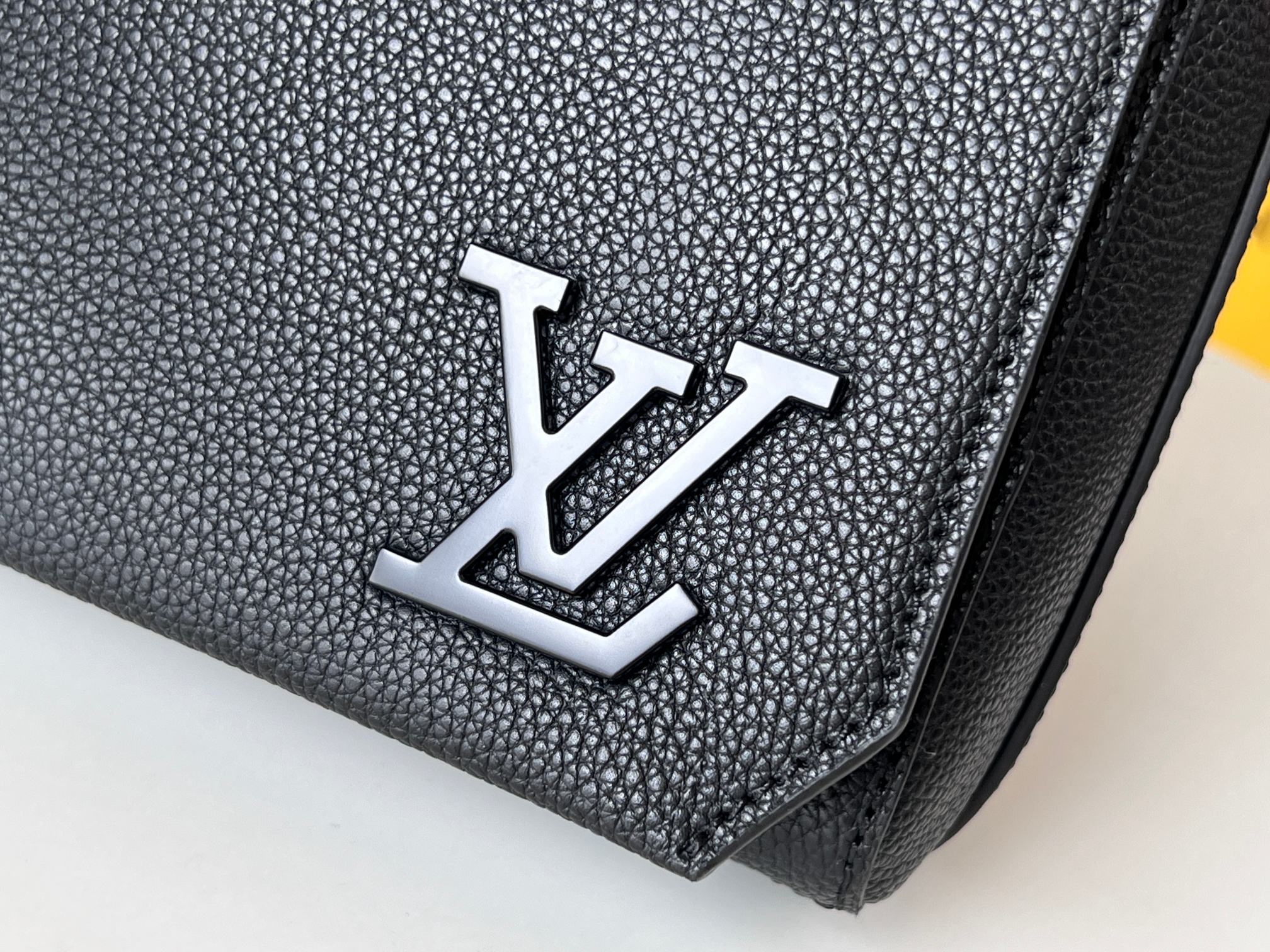 NO:200682,【AEROGRAM Postman Package】M57080 More details...,LV【Top Original List】,louis vuitton19860909【AEROGRAM 邮差包】M57080 更多细节……,LV【顶级原单】,louis vuitton,Bag