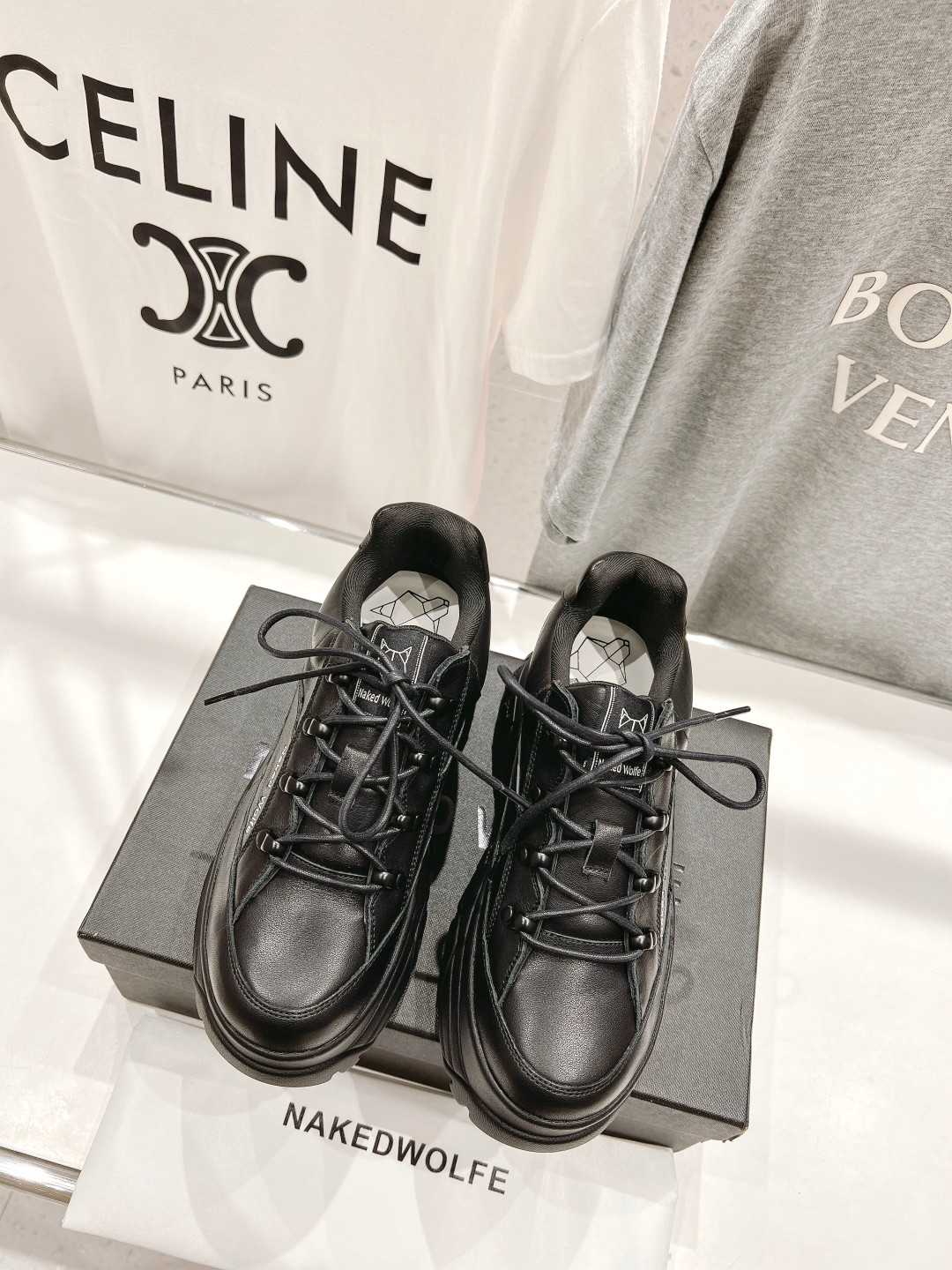 High-end Overseas Edition Leather Shoes by Naked Wolfe: Lightweight and Stylish, Perfect for Fashionistas