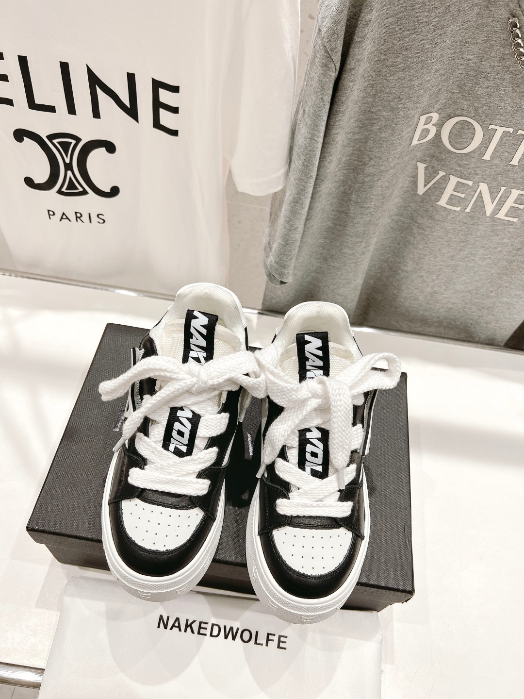 High-End Overseas Leather Shoes by Naked Wolfe: Lightweight and Stylish, Perfect for Fashionistas