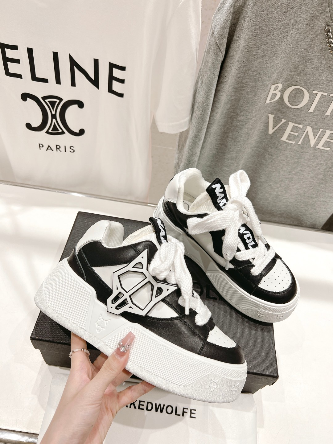 High-End Overseas Leather Shoes by Naked Wolfe: Lightweight and Stylish, Perfect for Fashionistas - 图片 3