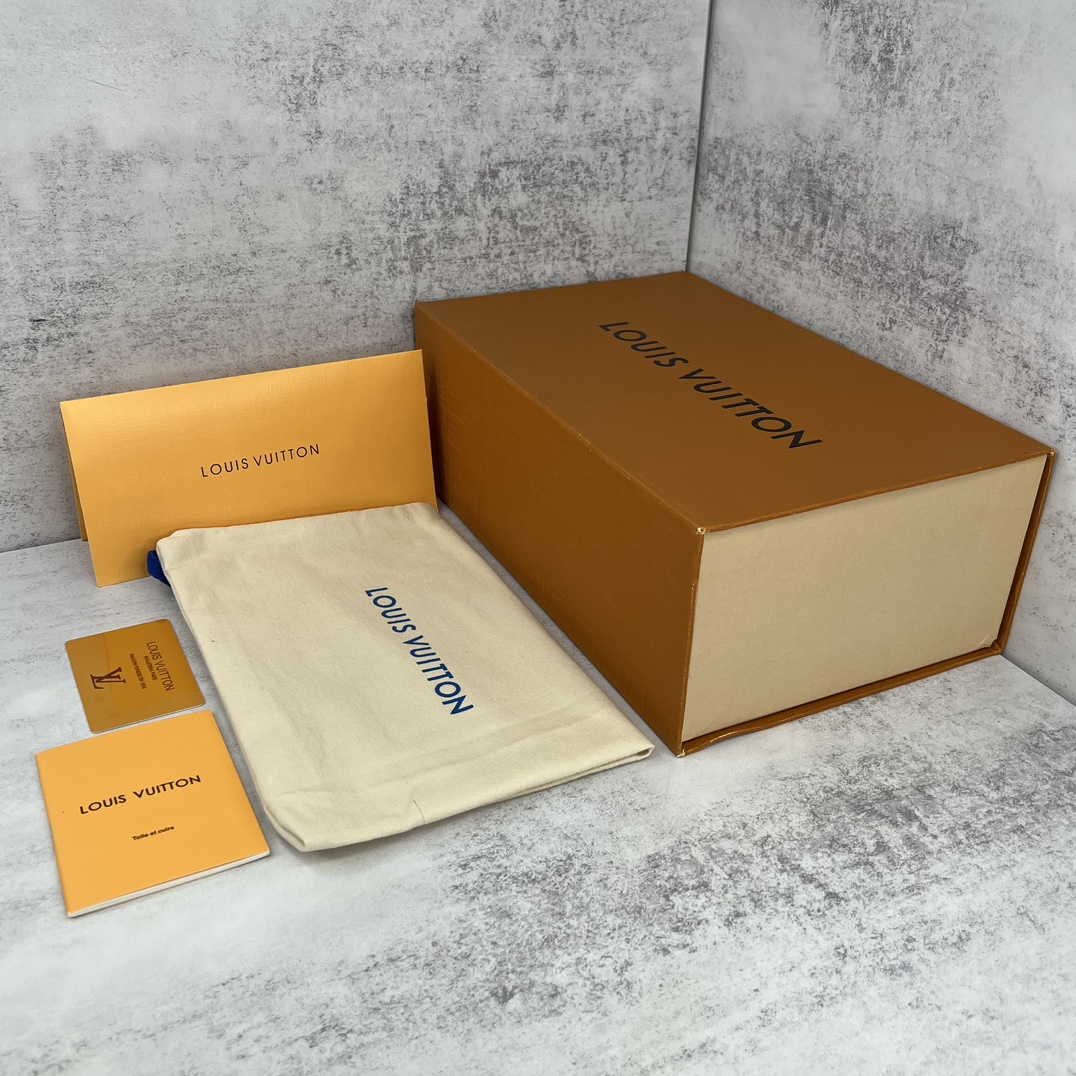Louis Vuitton 新款上架 灭世版 (区别市场一切先行错误版本) LV Louis Vuitton 23S走秀款Trainer 胖丁面包滑板鞋 可折叠抽拉式飞机盒 独家开模暗花老花串珠 男款39-45