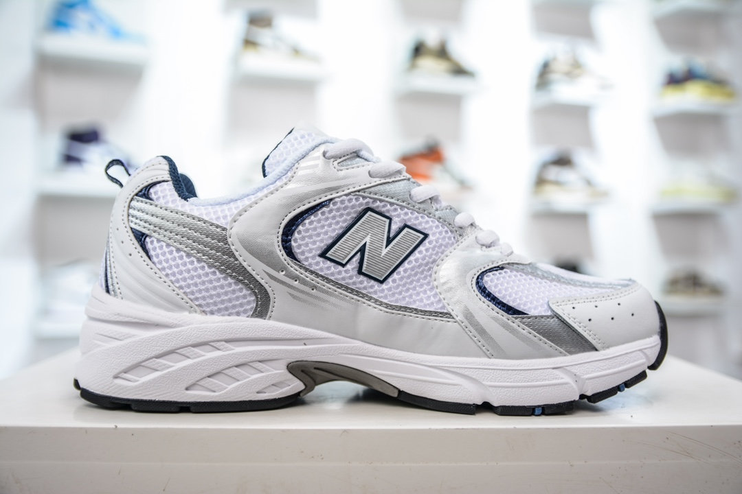 The original NewBalance 530 series sports shoes continue with the NB530 and another pair of retro sports shoes with good looks, MR530SG.