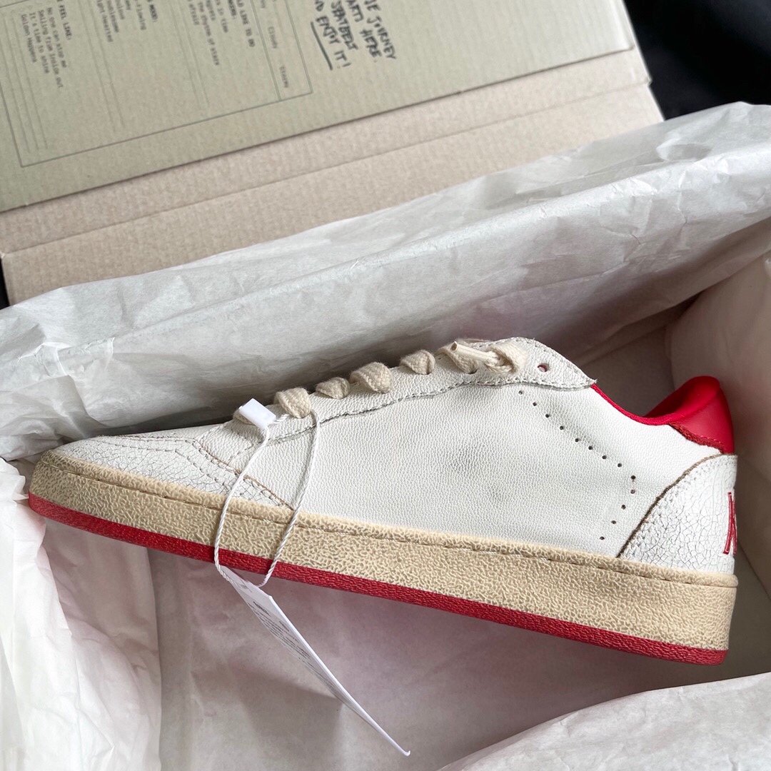 P240
▪️Golden Goose Deluxe Brand～GGDB SNERKERS 经典小脏鞋系列～（手绘款打印）

鞋面顶级水染牛皮拼接爆裂纹牛皮，内里高密毛巾布，垫脚牛皮～
乳胶垫 2cm每双都有气孔和钢印Logo 内增高活动鞋垫可以拿出来，TPU大底耐磨～

#size：35-44
基本款💰
