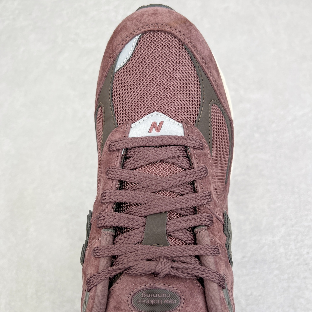 图片[4]-💰240 ＃M纯原 新百伦NB New Balance M2002RCD 酒红 全套原楦原纸板原厂数据开发 原厂网纱 原装进口翻毛皮料正确绒感卡色 正确中底拉帮中底网布细节 一比一手工擦旧效果 冲裁组合 匠心打造 耗时两个月开发完成 工艺极其复杂难度可想而知 新开独立私模大底 全网唯一正确做旧组合大底 高端零售专供产物 尺码：36 37 37.5 38 38.5 39.5 40 40.5 41.5 42 42.5 43 44 44.5 45 45.5 46.5 47 编码：by3936010-运动鞋