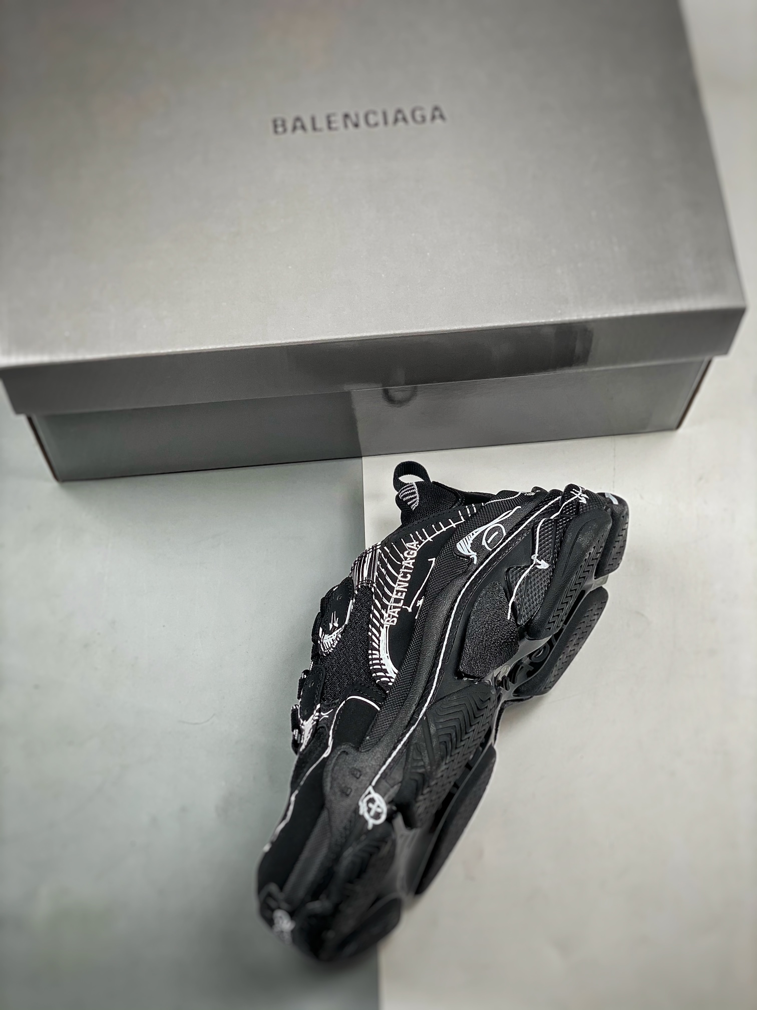 Balenciaga巴黎世家Trip