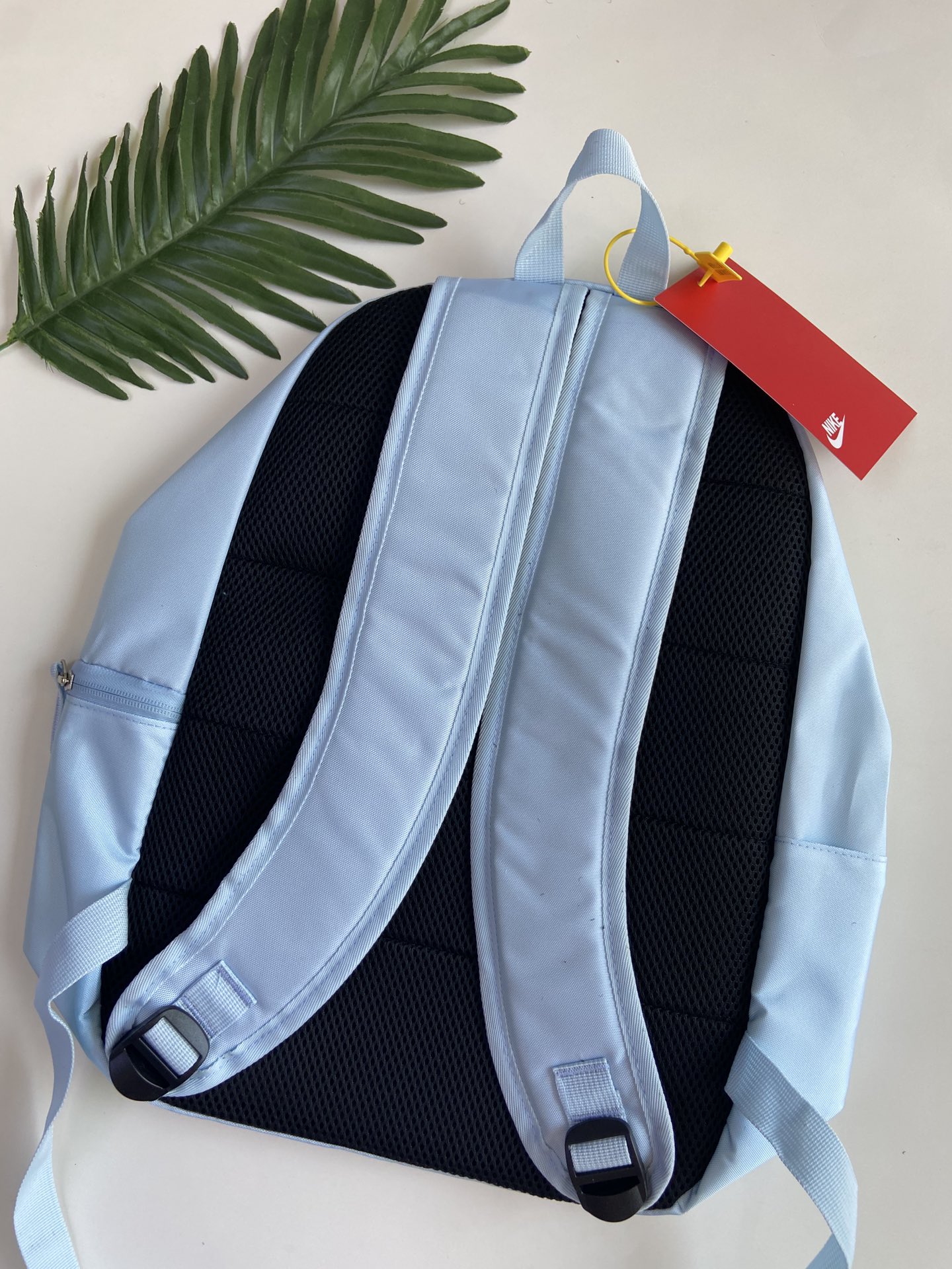 供货价:63💰开学季背包🎒原单好货,原包装吊牌，，NIKE耐克 男女简约百搭休闲双肩包户外运动大容量轻便背包电脑包校园高中大学生书包 尺寸:44×30×14
