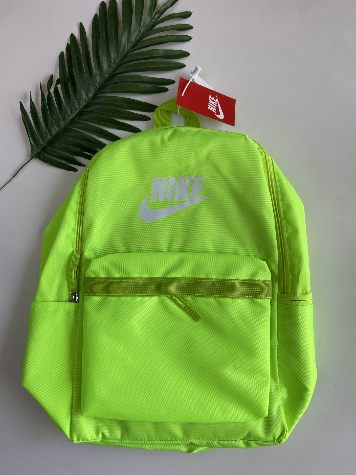 供货价:63💰开学季背包🎒原单好货,原包装吊牌，，NIKE耐克 男女简约百搭休闲双肩包户外运动大容量轻便背包电脑包校园高中大学生书包 尺寸:44×30×14