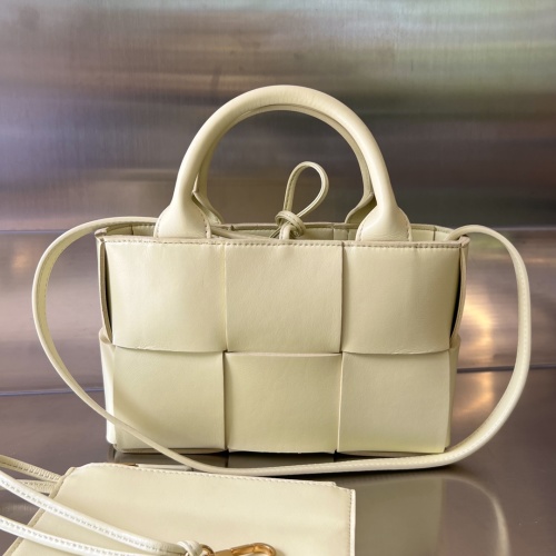 Elegant Woven Leather Top Handle Bag Crossbody Bag - 20x13x7cm 1 Elegant Woven Leather Top Handle Bag Crossbody Bag - 20x13x7cm