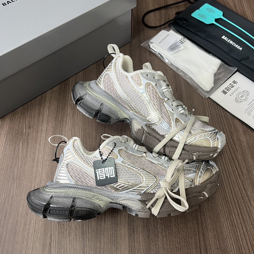 Balenciaga Balenciaga Phantom Sneaker 巴黎世家全新做旧十代米金涂鸦做旧潮流跑鞋 在延续 Track Trainer 户外轮廓和复杂鞋面结构的同时