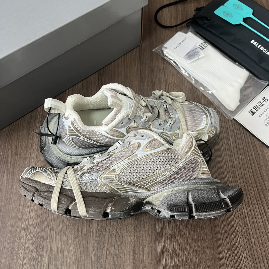 Balenciaga Balenciaga Phantom Sneaker 巴黎世家全新做旧十代米金涂鸦做旧潮流跑鞋 在延续 Track Trainer 户外轮廓和复杂鞋面结构的同时