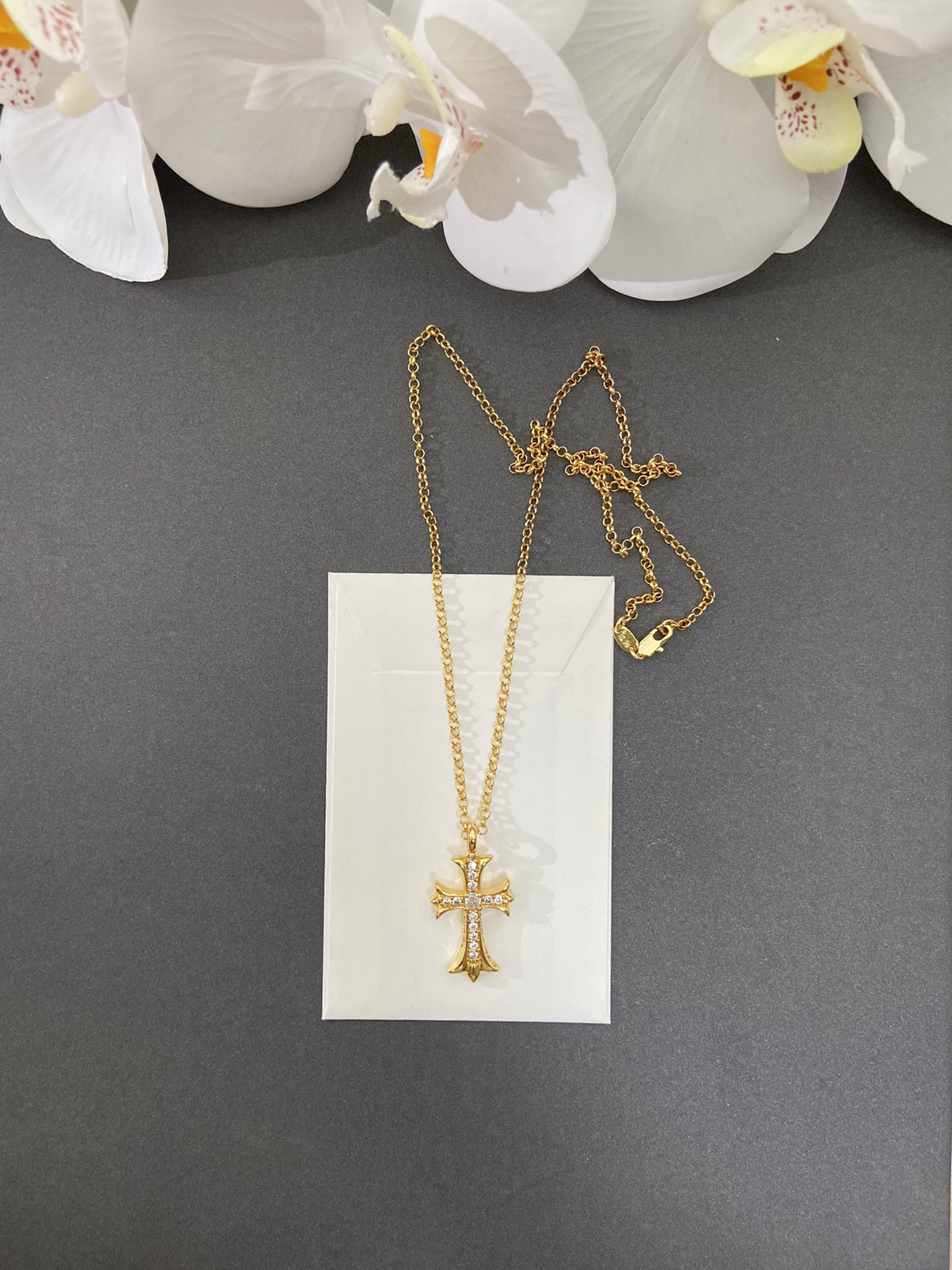 NO:114870,Croxin Classic diamond-set cross, golden necklace, can be matched on both sides, and the pendant can be taken off and worn in various ways. How to match it, it looks good!  Don't miss it, just match it with a T-shirt, it's so fashionable, jewelry, chrome hearts, tees, t-shirt, necklace19860909克罗心 经典镶钻十字架 金色项链 双面均可搭配 吊坠可以取下来多种佩戴方式 怎么搭怎么好看的款！辣妹们千万别错过 随便搭配一件T恤都潮到爆,饰品精品,chrome hearts,tees，t-shirt,necklace,Jewelry