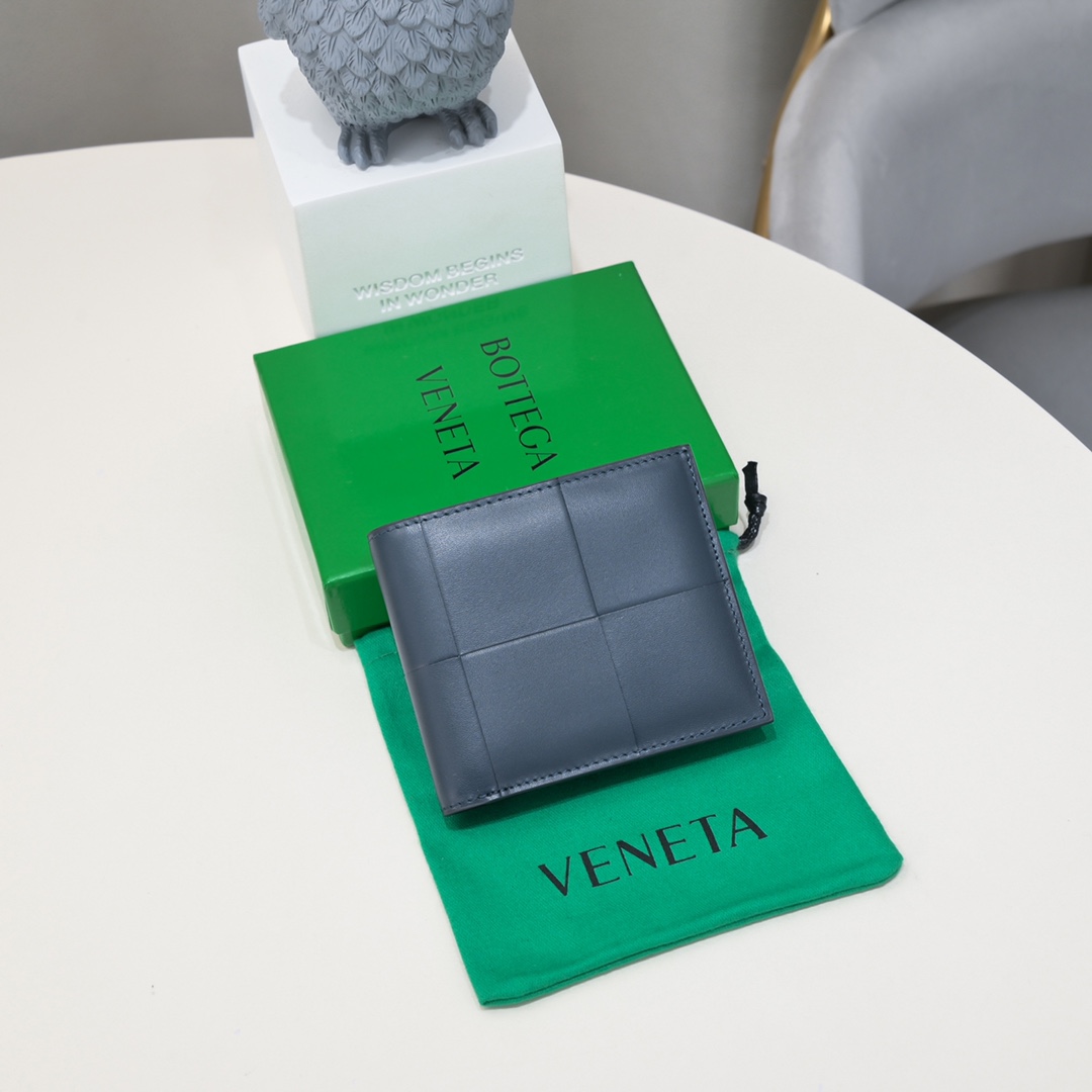 Portefeuille Bottega Veneta à rabat en cuir de veau avec grand tissage