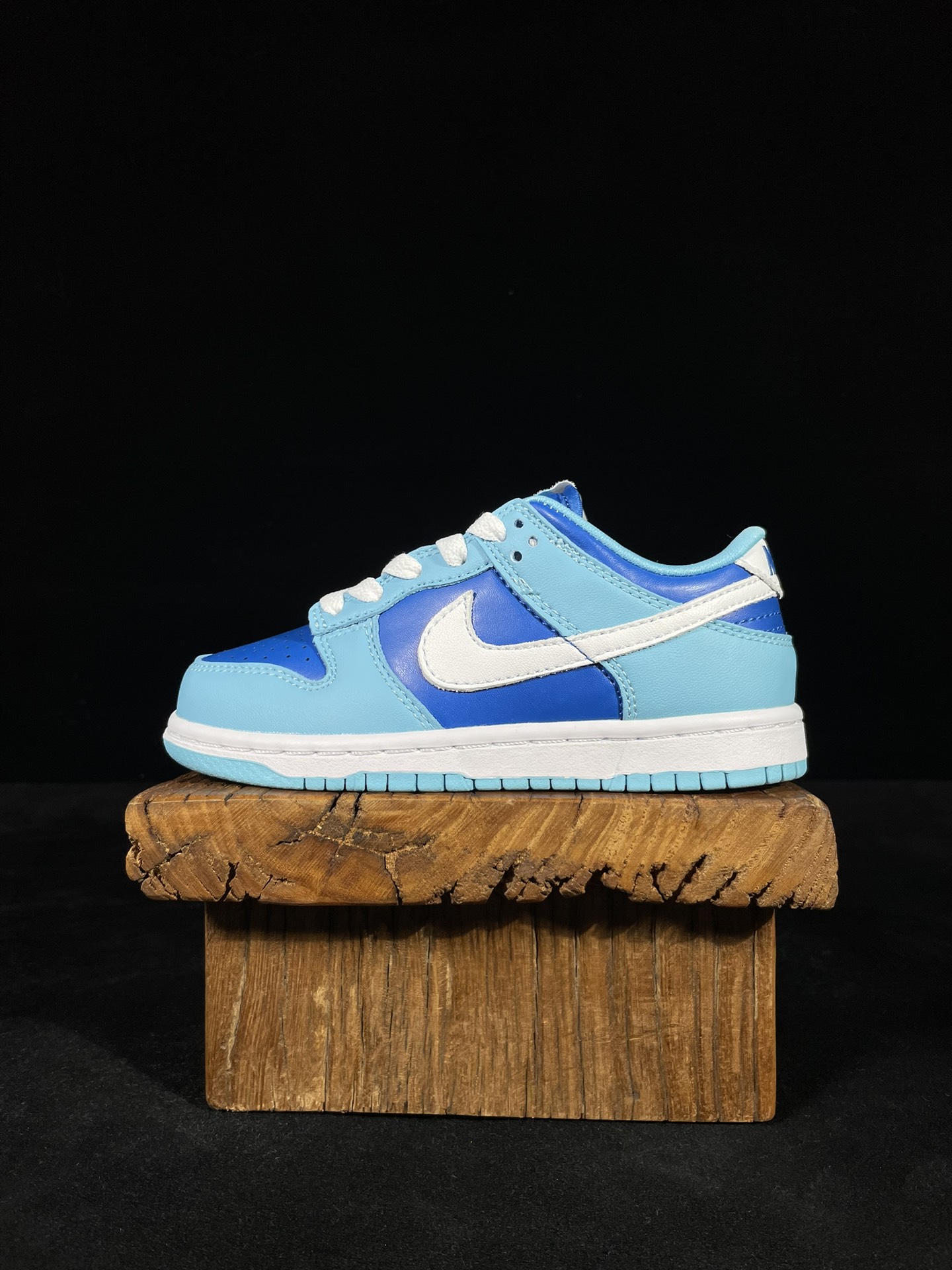 特价清货 福利特价‼️ 核心价格表私 
童鞋dunk 蓝色
C版大厂出品，比市面小厂童鞋品质好太多了！
